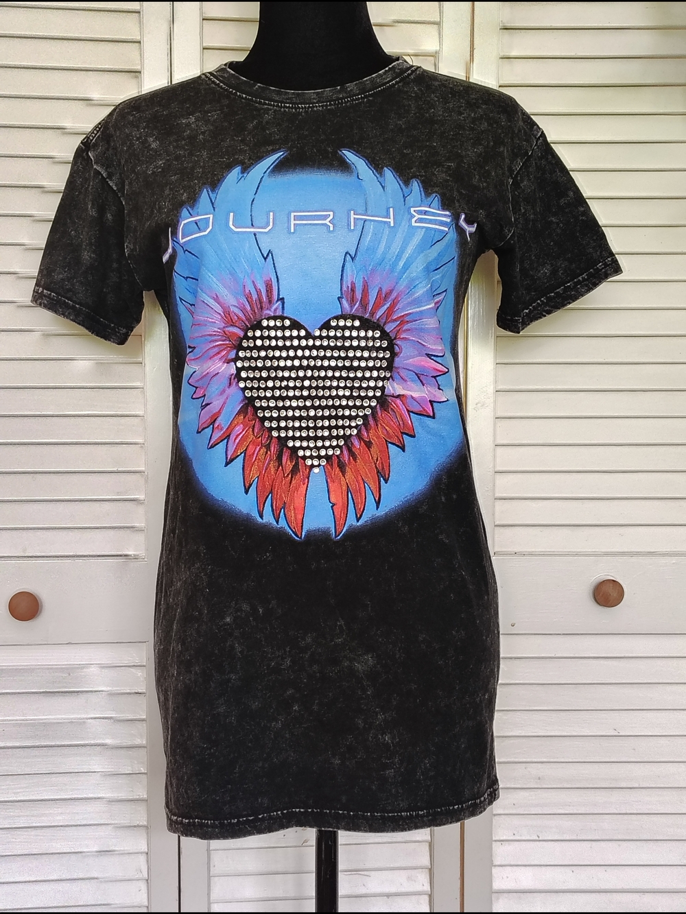 Journey Black Acid-Wash Graphic Tee with Studded Heart Size S – Like New